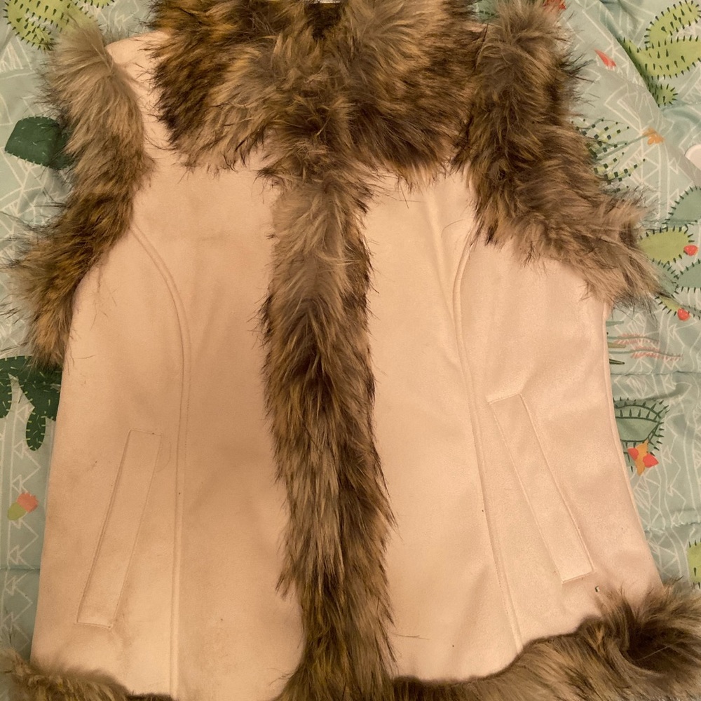 Vegan leather fux fur white vest